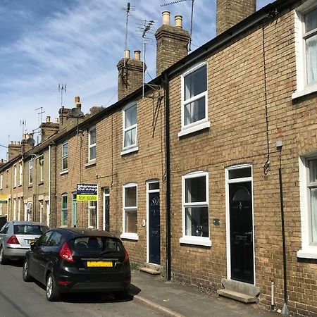 Modern Cottage In Oundle Esterno foto