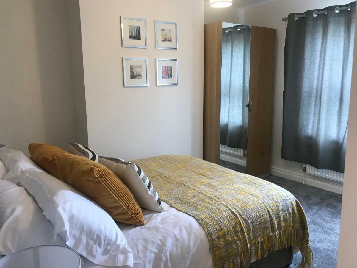Modern Cottage In Oundle Esterno foto