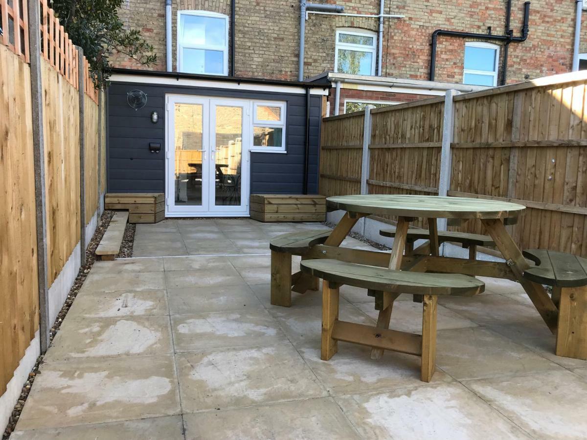 Modern Cottage In Oundle Esterno foto