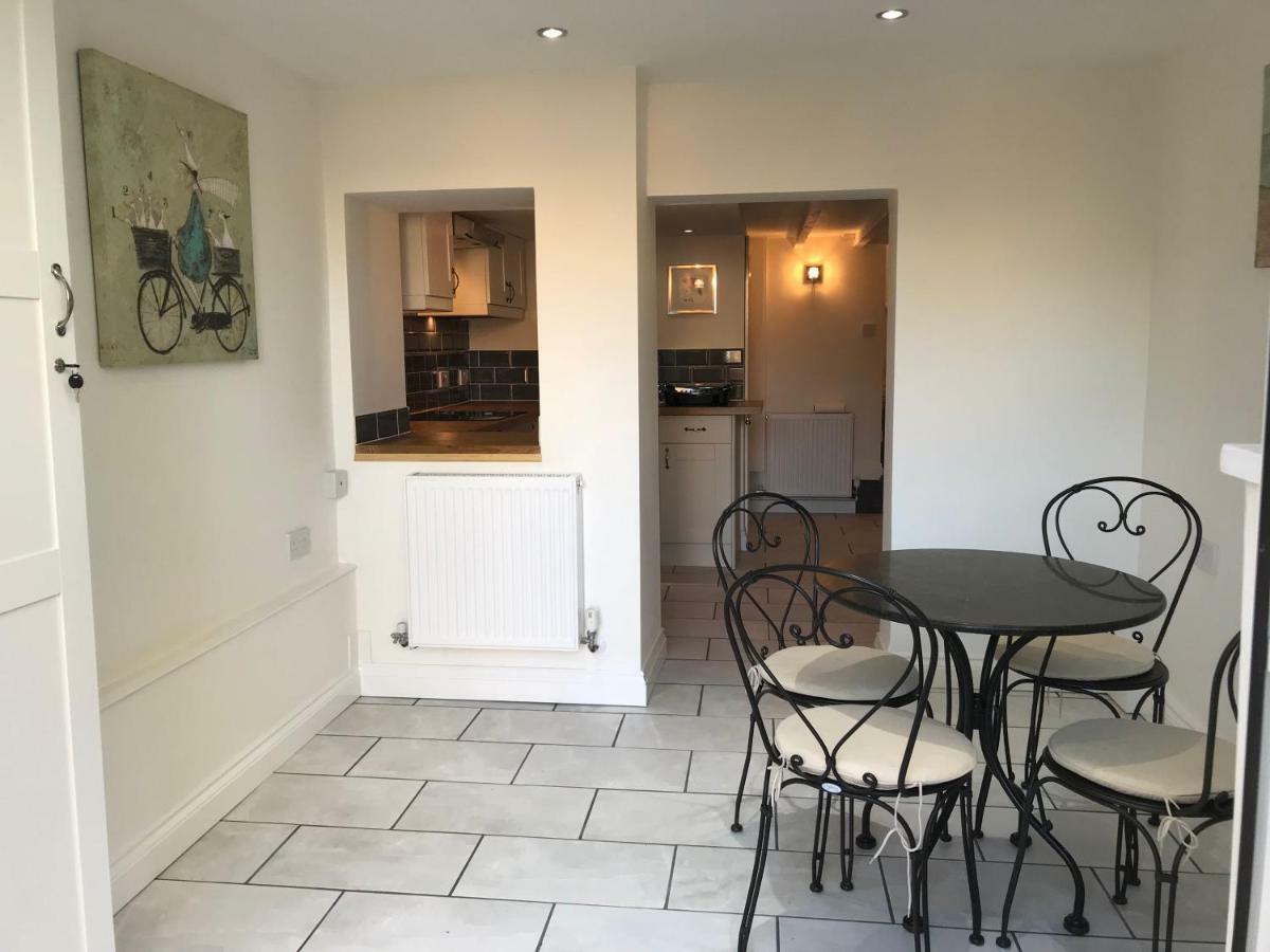 Modern Cottage In Oundle Esterno foto